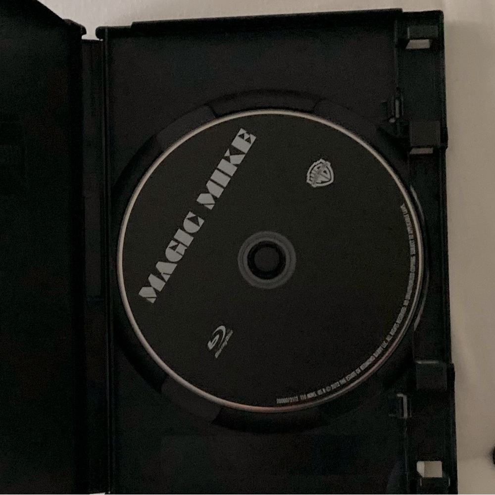 Blu-Ray DVD - Picture 3 of 3